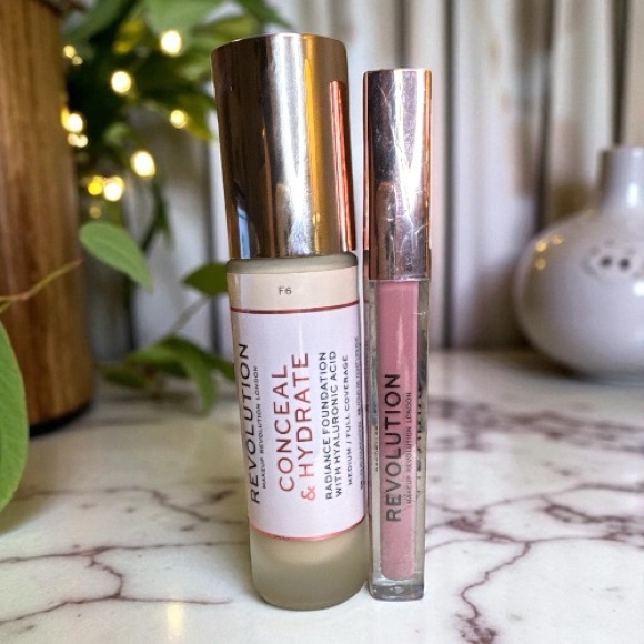 Revolution Conceal & Hydrate Foundation and Lip Gloss Set - 💋 in Icon - Picture 1 of 4